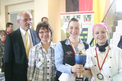 Heimsieg für Pegnitzer Berufsschule Juliane Fechner aus Spies und Julia Hanke gewannen den Fischer-Cup